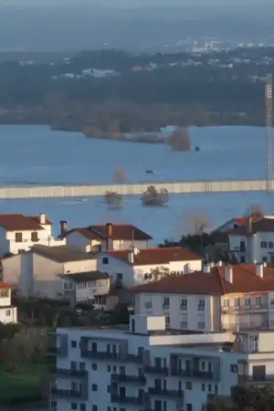 Quartel dos Bombeiros de Montemor-o-Velho com danos estruturais e infiltrações